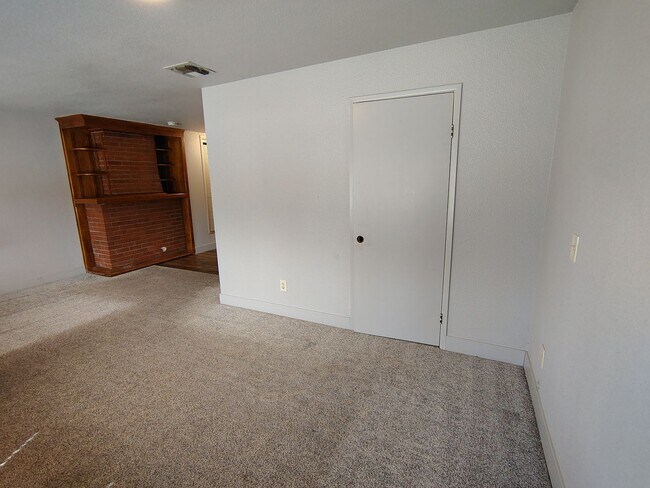 Building Photo - 1806 Enslen Ave