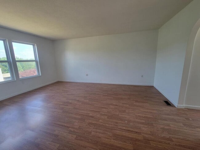 Building Photo - 101 Hemlock Ct