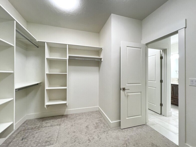 Building Photo - 2370 W Herron Ridge Dr