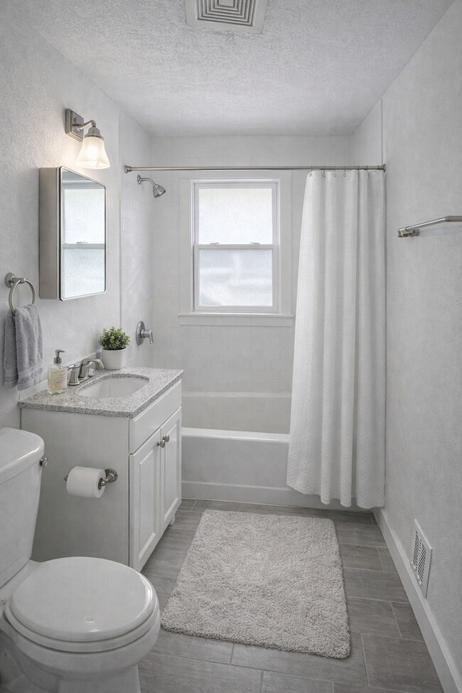 Building Photo - 1135 Lasalle St