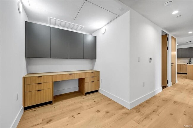 Building Photo - 10352 Riverside Dr