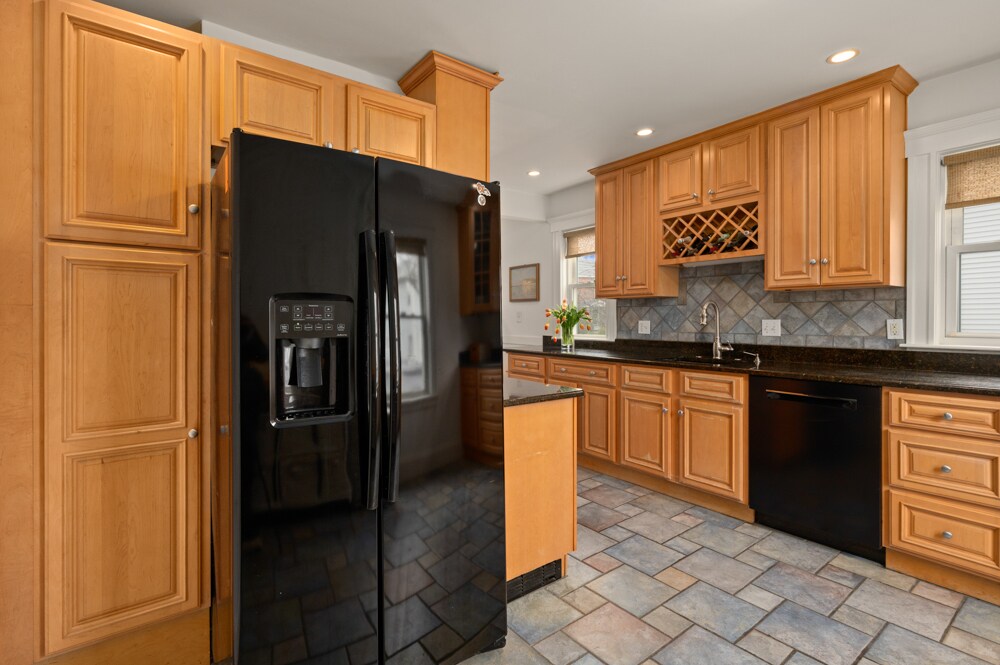 Building Photo - 37 Everett St