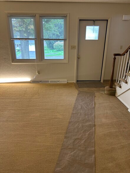 Living Room Entryway - 108 Oak Rd