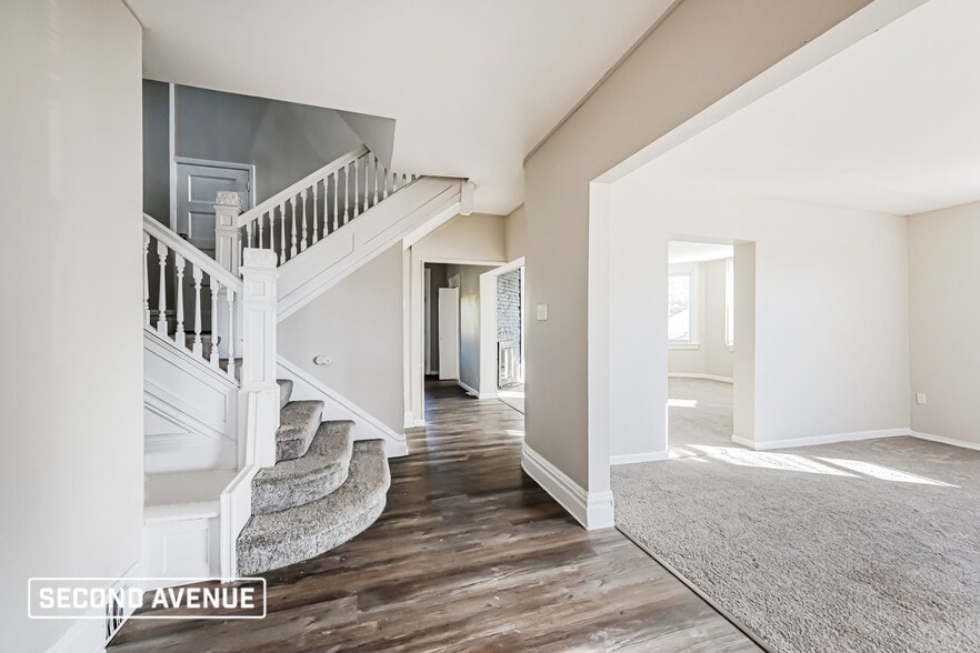 Building Photo - 719 2nd St