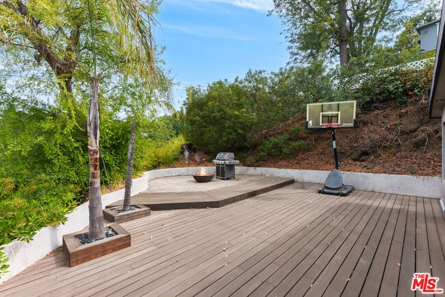 Building Photo - 2929 Passmore Dr