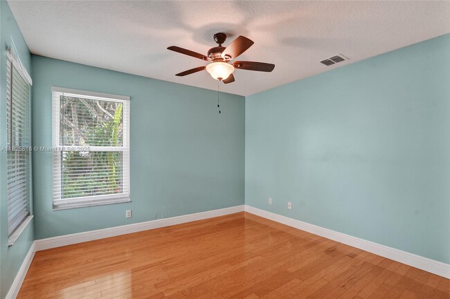 Building Photo - 8820 Woodside Ct