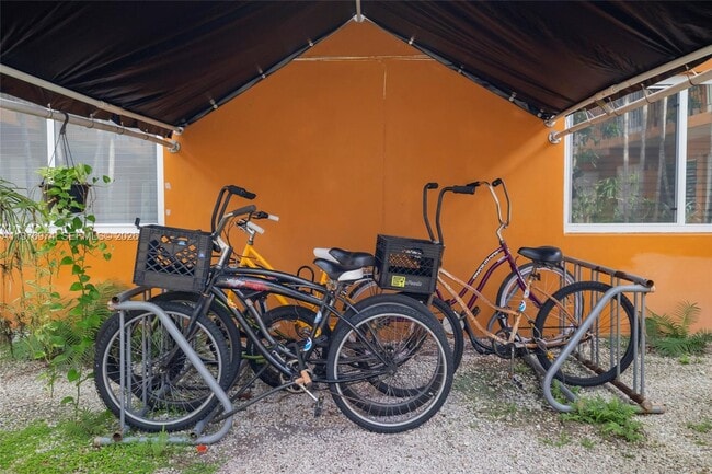 Building Photo - 7901 SW 64th Ave