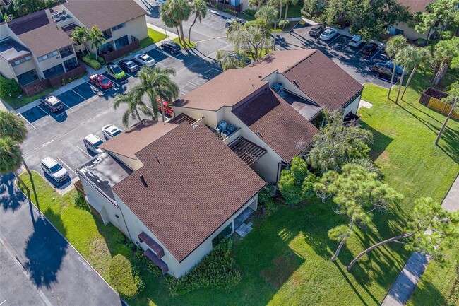 Building Photo - 890 N Village Dr