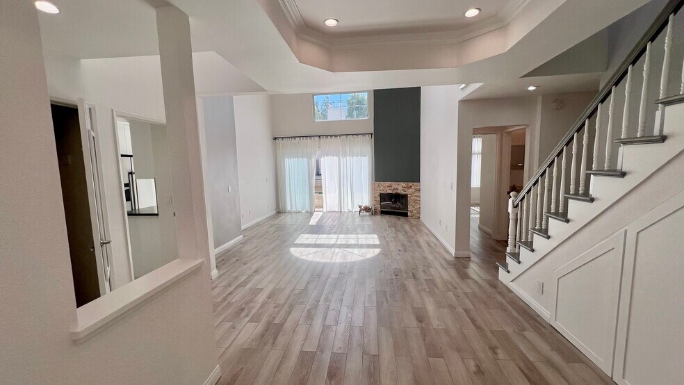 Building Photo - 5420 Sylmar Ave