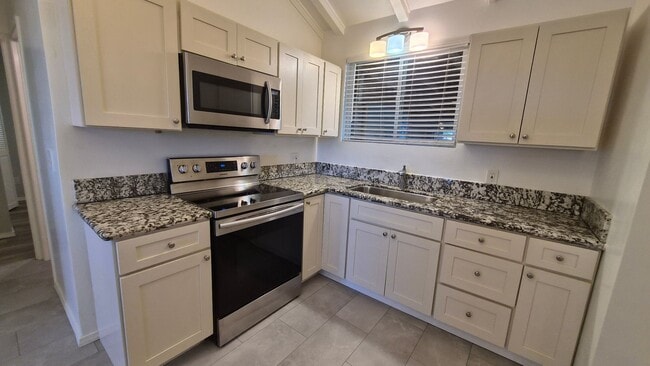 Building Photo - Upgraded Spacious Upcountry Home