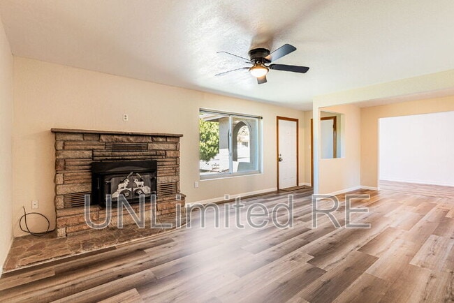 Building Photo - 2926 N Steves Blvd