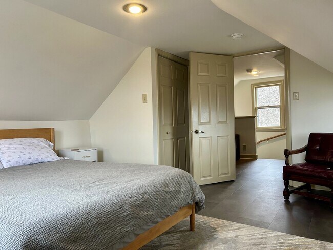 Building Photo - Experience life on Duluth's Skyline Parkway with breathtaking views of Lake Superior and the Dulu...