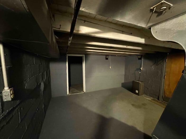 Building Photo - 743 Lemington St