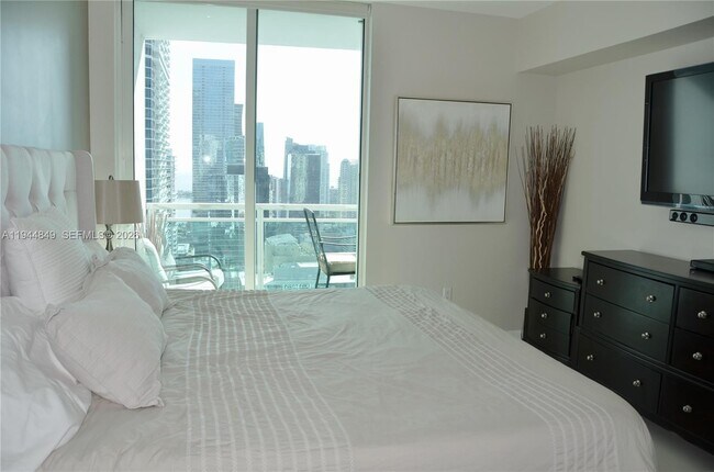 Building Photo - 950 Brickell Bay Dr