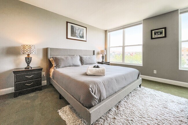 Building Photo - 287 E Fountain Blvd