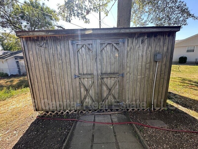 Building Photo - 109 E Poos Dr