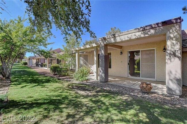 Building Photo - Turnkey 55+ Townhome in Sun City MacDonald...