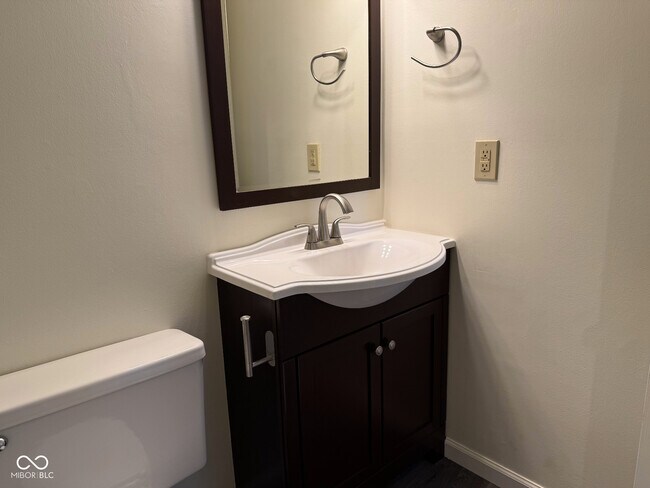 Building Photo - 7607 Home Dr