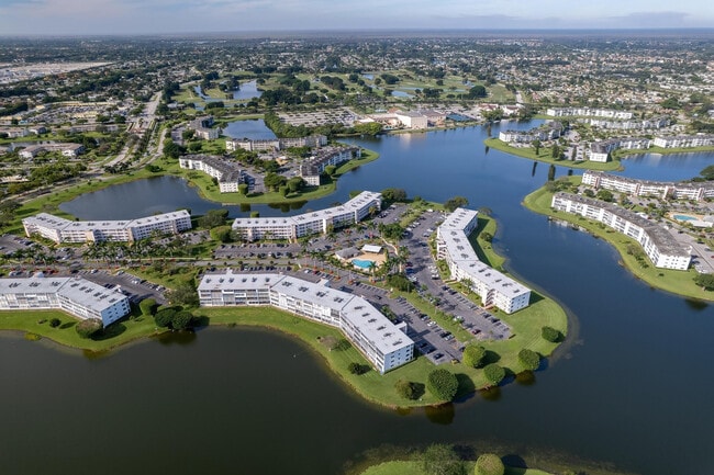 Building Photo - 3038 Cornwall B