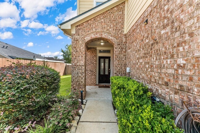 Building Photo - 5350 Brookway Dr