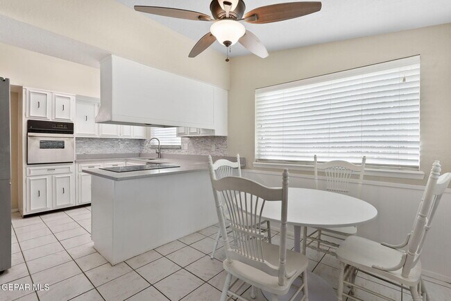 Building Photo - 4871 Los Reales Dr