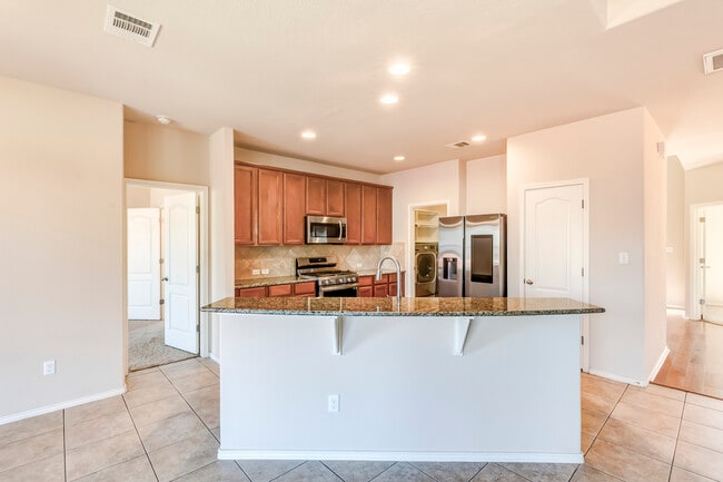 Building Photo - 1604 Greenside Dr