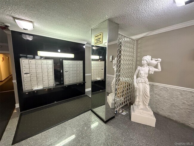 Building Photo - 190 1st St