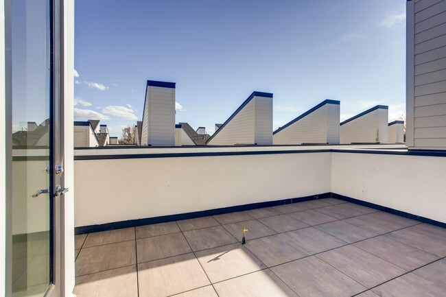 Building Photo - New Construction 3 Bedroom Townhomes with ...