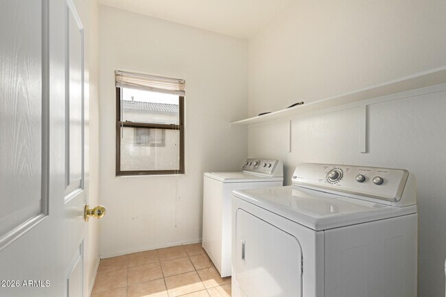 Building Photo - 513 W Beautiful Ln