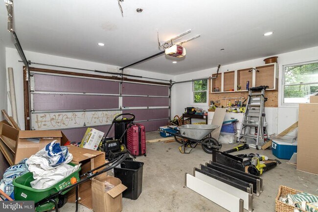 Building Photo - 1800 Lark Ln