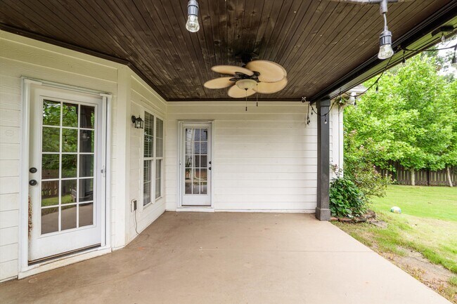 Building Photo - 4117 Chastain Dr