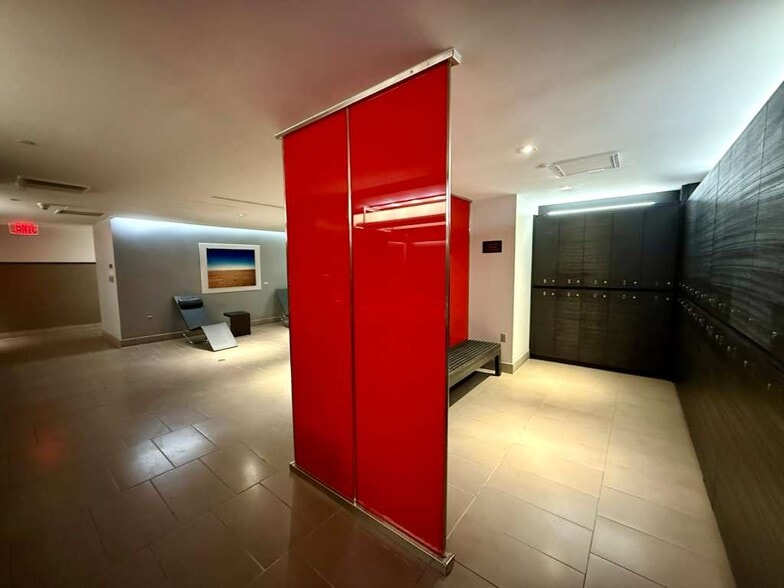 Building Photo - 1850 S Ocean Dr