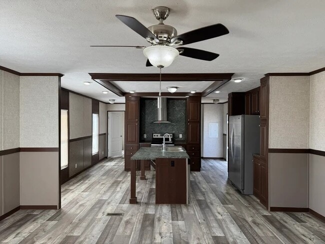 Building Photo - 16206 Wood Dr