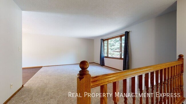 Building Photo - 3 Bed 3 Bath Home in Sioux Falls!