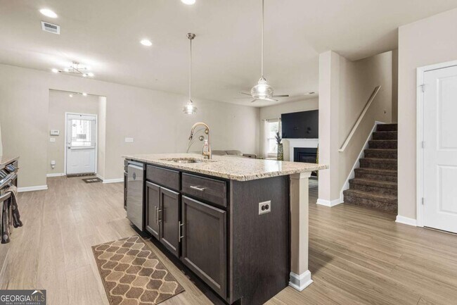 Building Photo - 684 Armitage Way