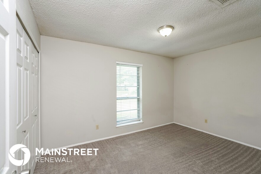 Building Photo - 22511 Leedstown Ln