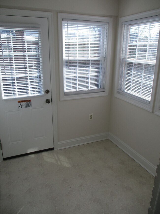 Building Photo - 0573 - Stergiou