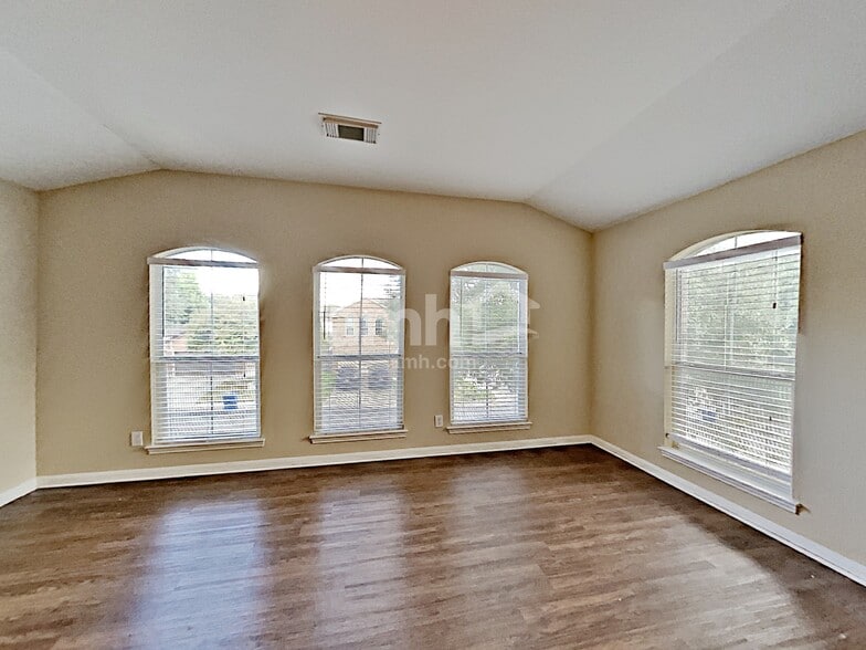 Building Photo - 4103 Chiselhurst