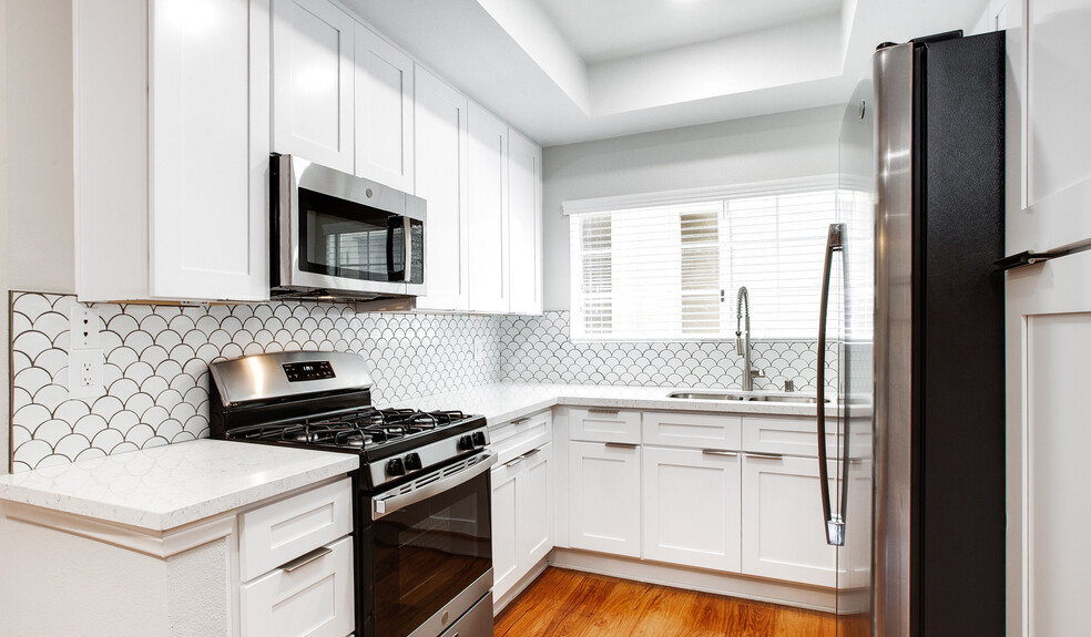 Renovated kitchens in select homes - Hillcreste Apartment Homes