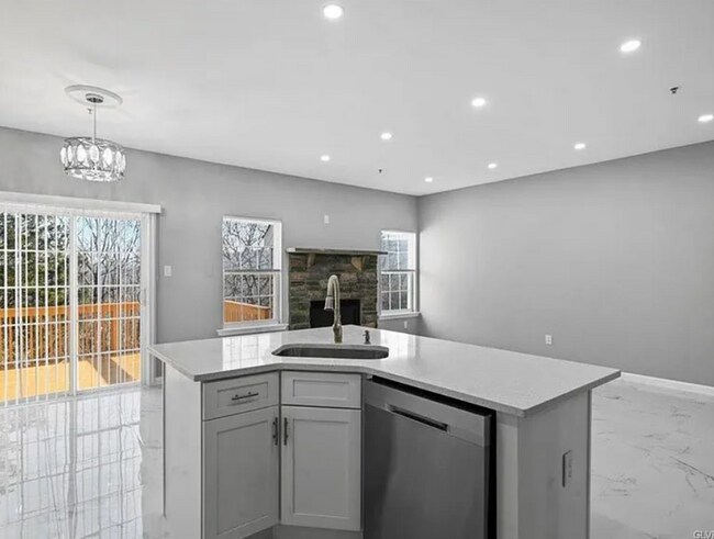 Building Photo - 54 Lower Ridge View Cir