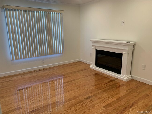 Building Photo - 97 Gainsborg Ave E