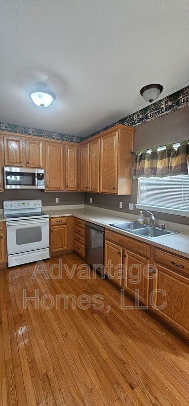 Building Photo - 809 Midjay Dr