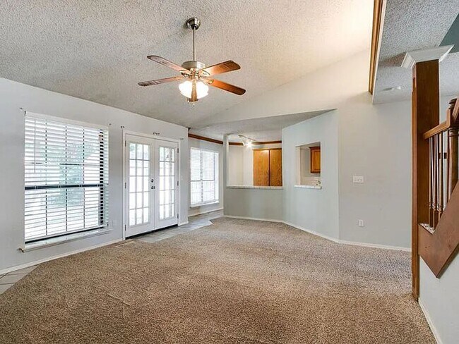 Building Photo - NORMAN, OKLAHOMA - MINUTES TO UNIVERSITY OF OKLAHOMA