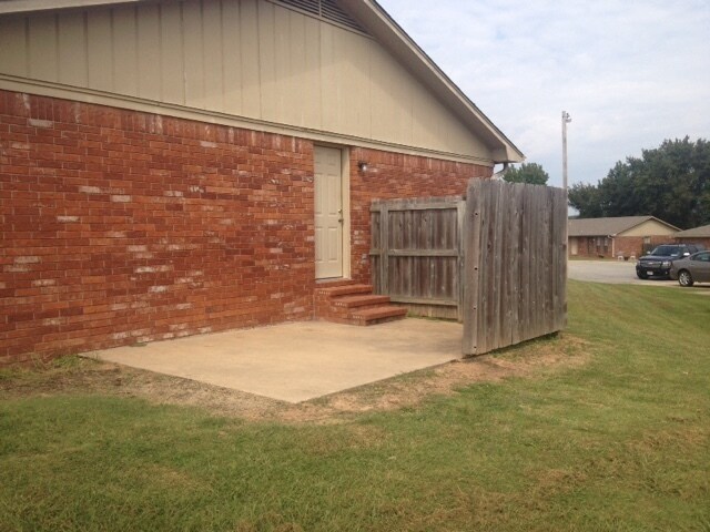 Building Photo - Laura Lane 3024