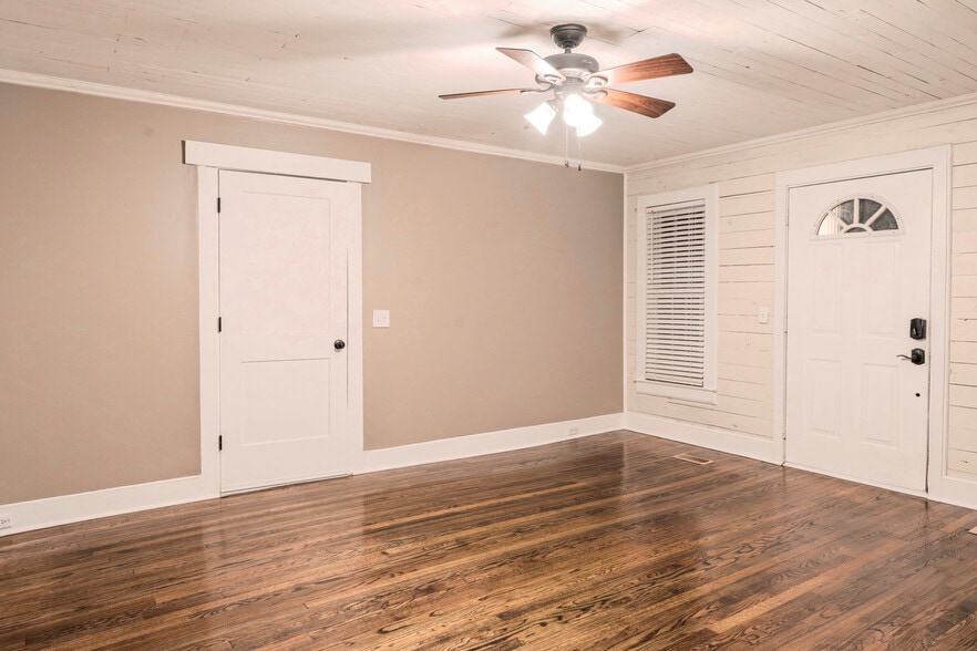 Building Photo - 104 Rosewood Dr