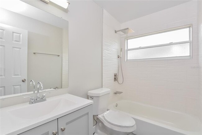 Building Photo - 304 Sir Lawrence Dr