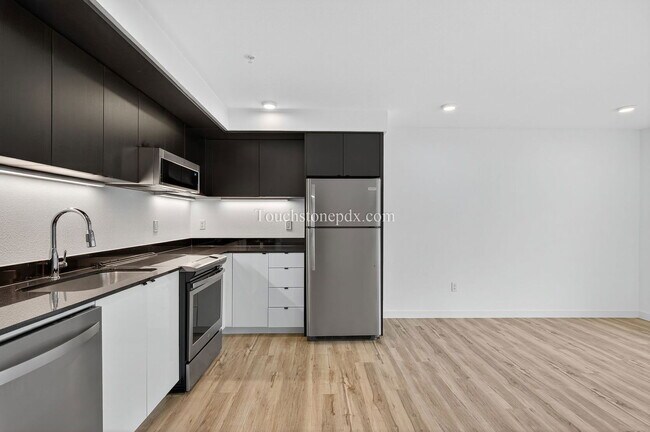 Building Photo - 5635 NE Glisan St