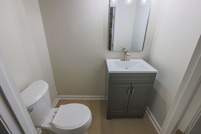 Building Photo - JUST RENOVATED Huge 3 bedroom 3 bathroom t...