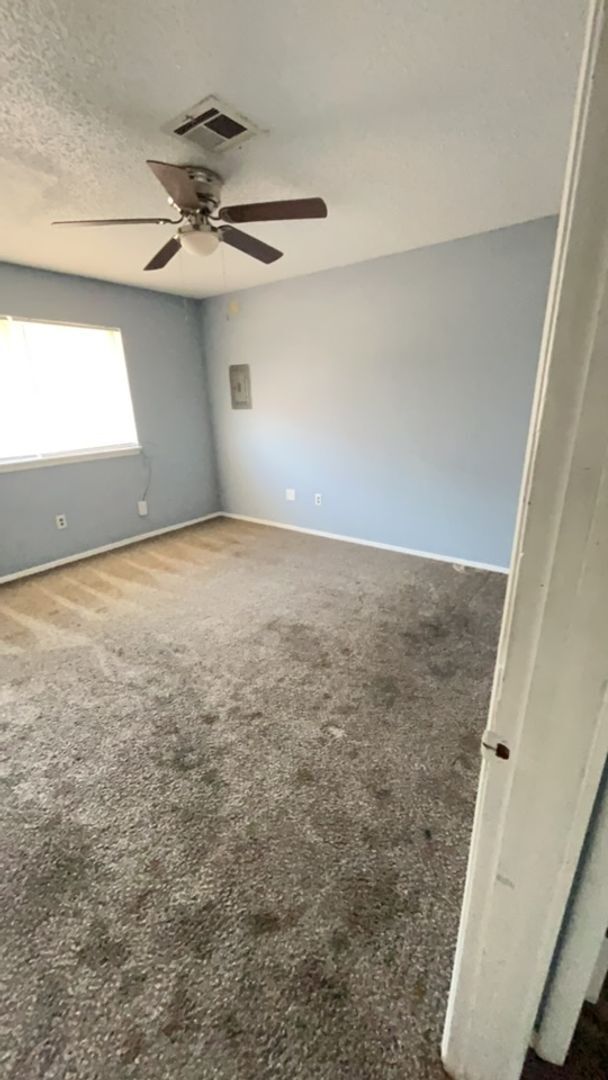 Building Photo - 6619 NW Denver Ave