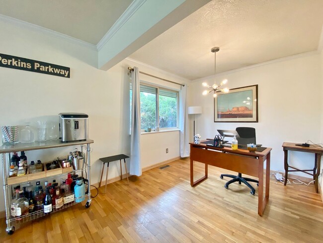 Building Photo - Charming Updated Home Across from Franklin...